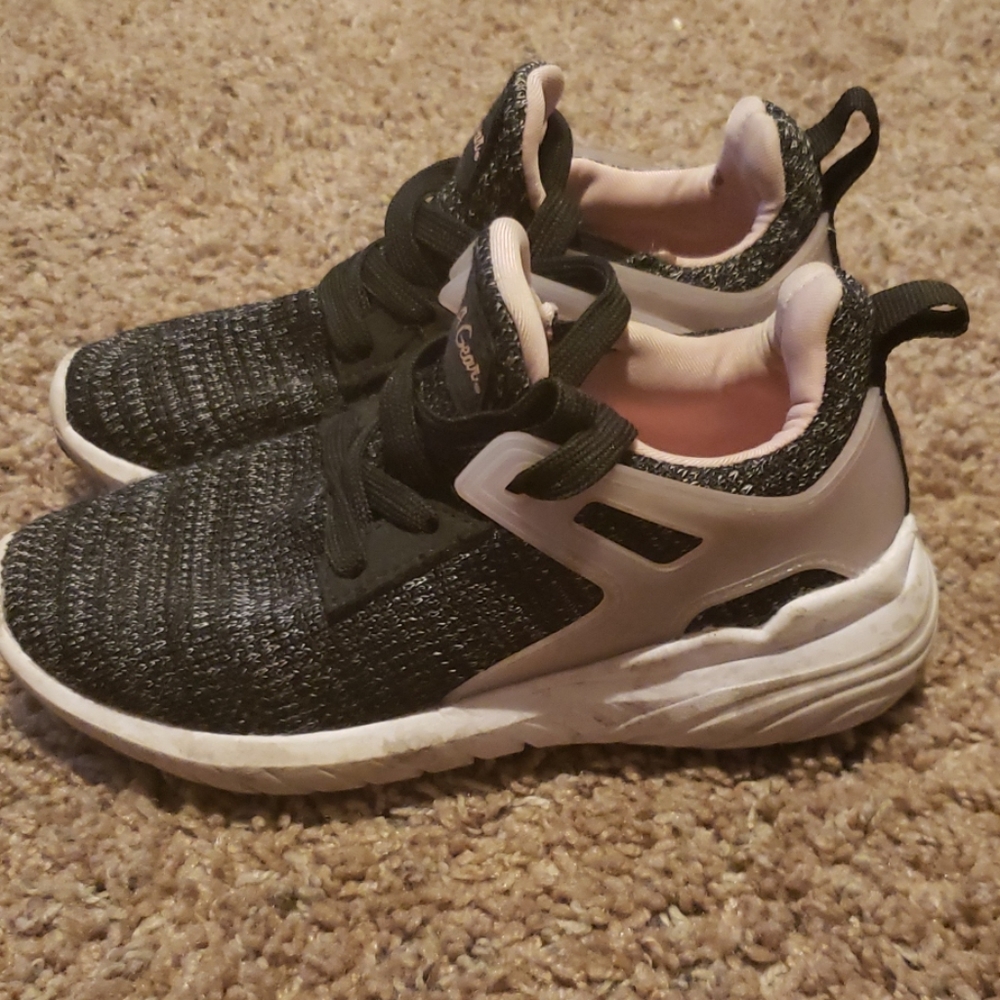Shoes - Picture 3 of 4